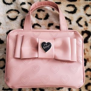 Nwt-Betsey Johnson large pink cosmetic case w/bows